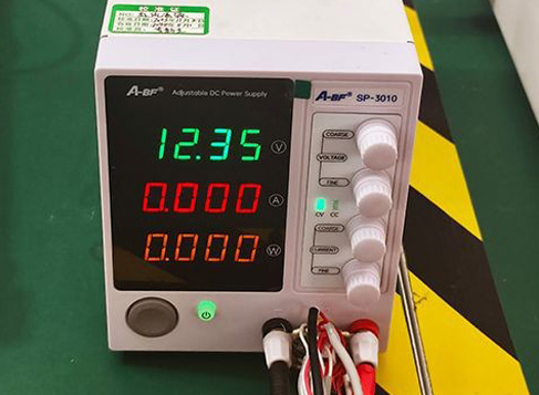 조절식 DC 전원 공급기